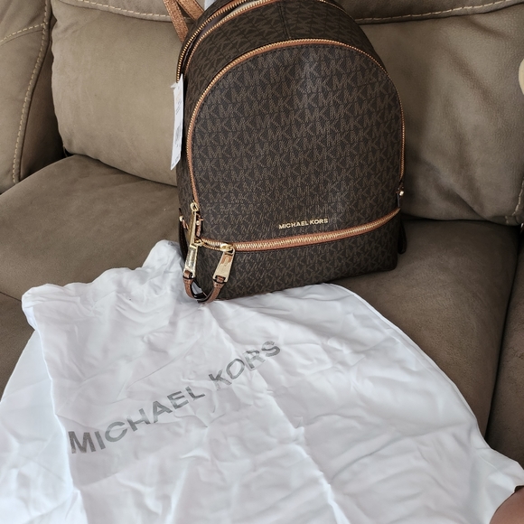Michael Kors Womens Rhea Zip Brown Leather Backpack - Picture 2 of 5
